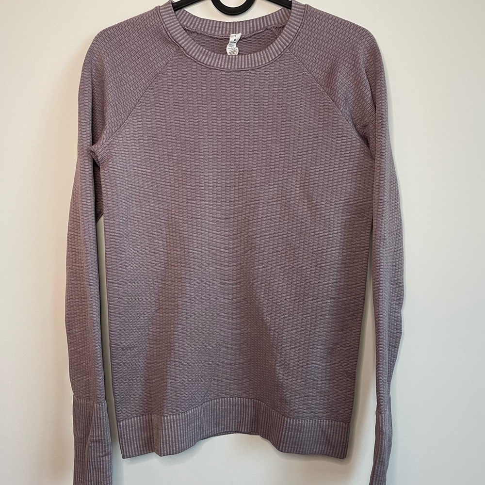 Lululemon Lavender/Purple crew neck sweater size 6 Medium EUC w/ Thumbholes
